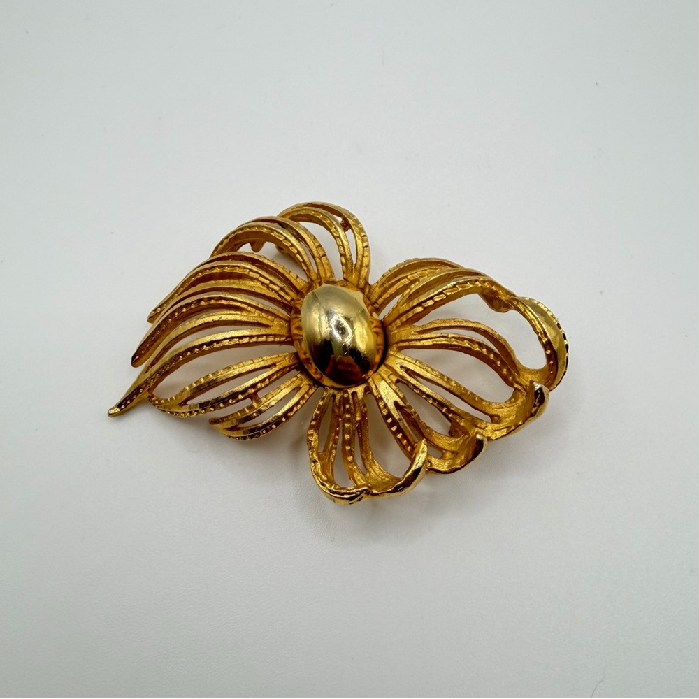 Vintage Gold Tone Abstract Bow / Spray Brooch
